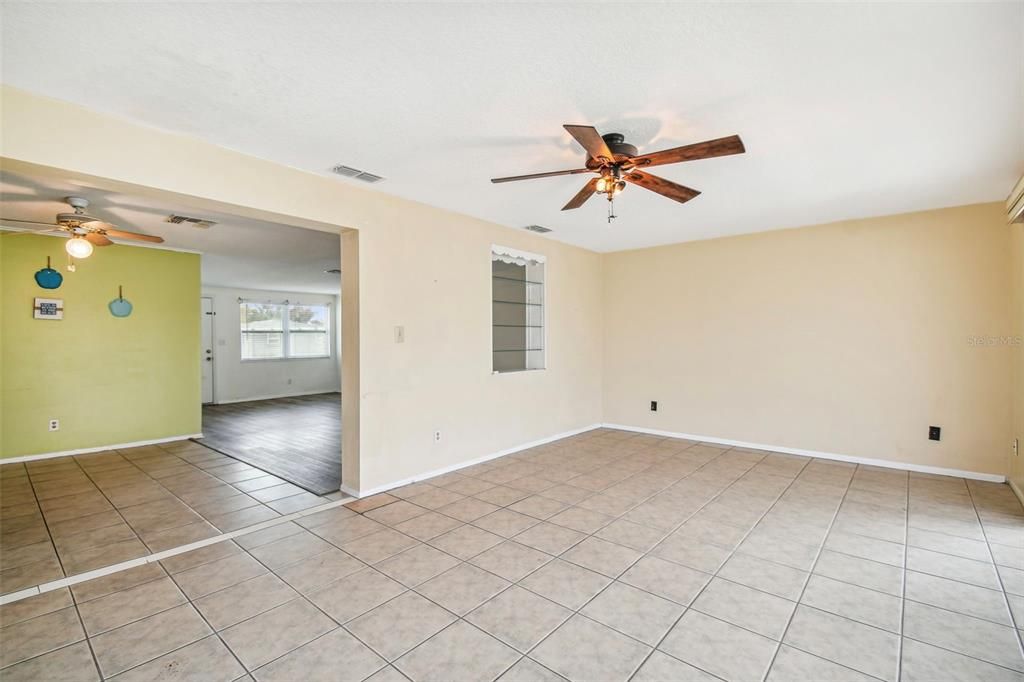 For Sale: $310,000 (2 beds, 2 baths, 1176 Square Feet)