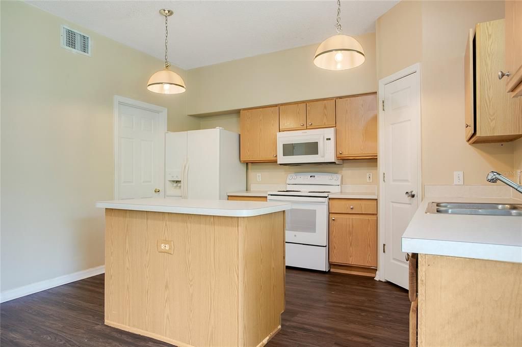 For Sale: $399,900 (3 beds, 2 baths, 2384 Square Feet)