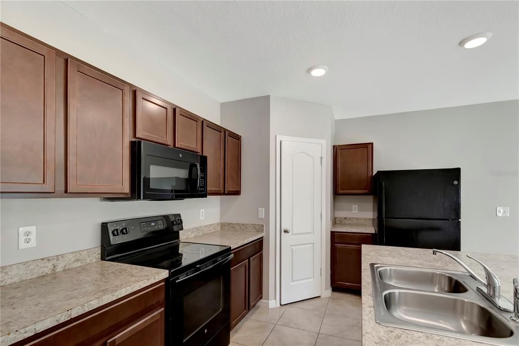 For Sale: $375,000 (4 beds, 2 baths, 1722 Square Feet)