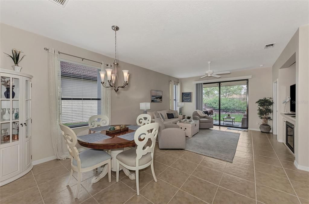 For Sale: $389,900 (2 beds, 2 baths, 1560 Square Feet)