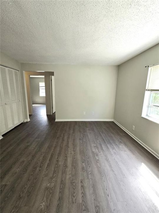 Recently Rented: $1,275 (2 beds, 1 baths, 705 Square Feet)