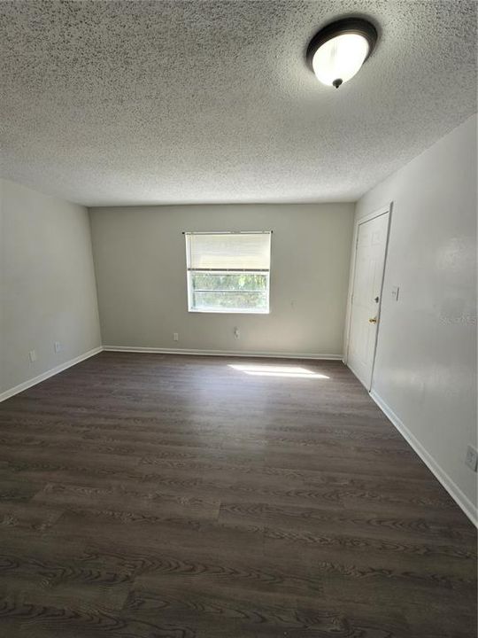 Active With Contract: $1,275 (2 beds, 1 baths, 705 Square Feet)