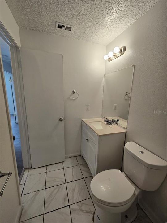 Active With Contract: $1,275 (2 beds, 1 baths, 705 Square Feet)