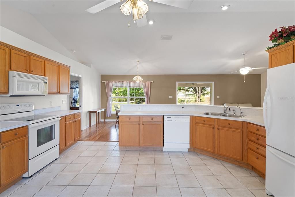 Recently Sold: $370,000 (3 beds, 2 baths, 1568 Square Feet)