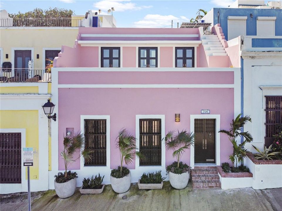 Recently Sold: $1,950,000 (3 beds, 2 baths, 1900 Square Feet)