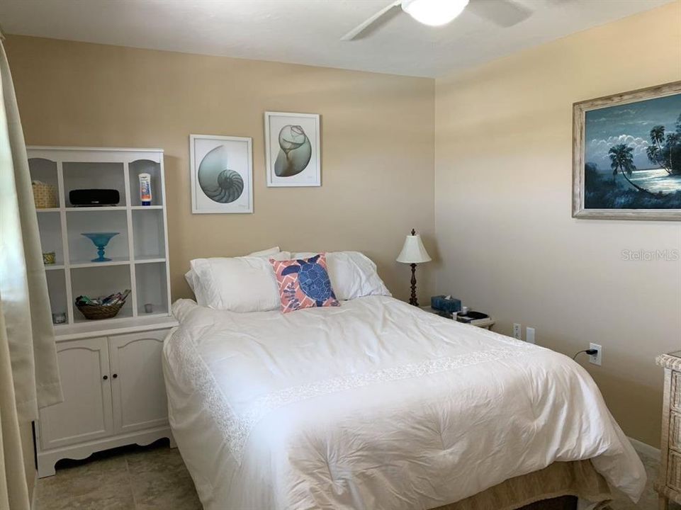 Active With Contract: $2,950 (2 beds, 2 baths, 1106 Square Feet)