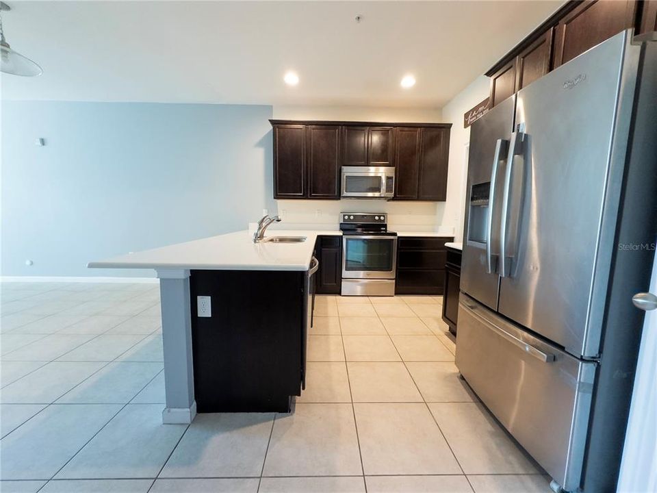 Recently Sold: $350,000 (3 beds, 2 baths, 1638 Square Feet)