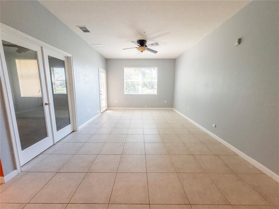 Recently Sold: $350,000 (3 beds, 2 baths, 1638 Square Feet)