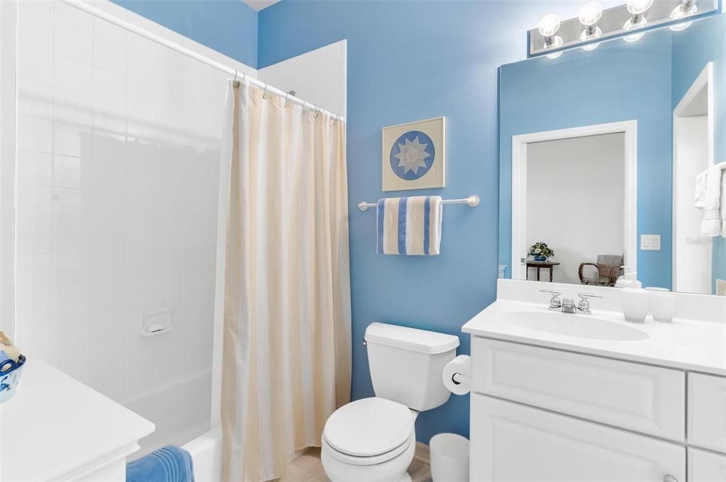 Casita Bathroom with Tub and Shower Combo