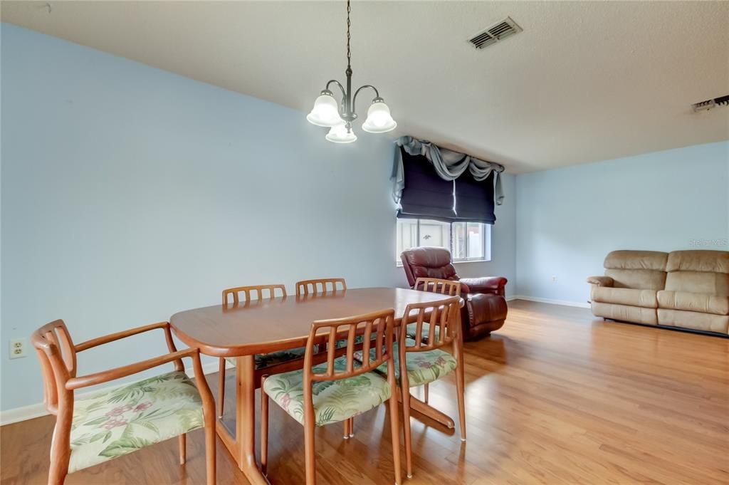 Active With Contract: $559,900 (3 beds, 2 baths, 1639 Square Feet)