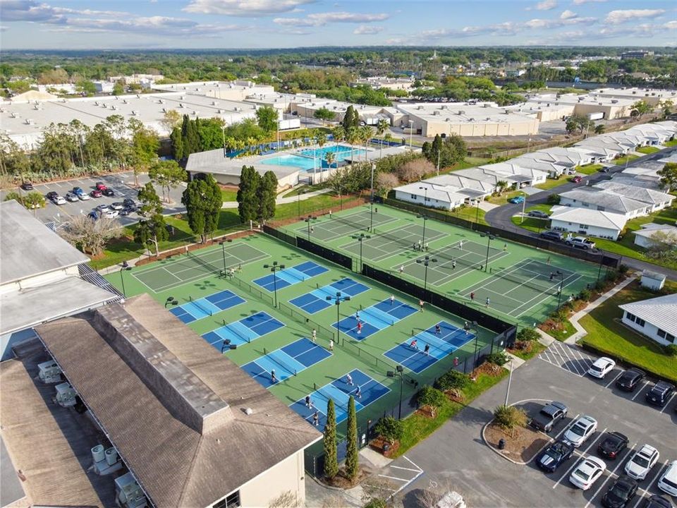 Tennis courts/Pickle Ball Courts - nearby Kelly Rec