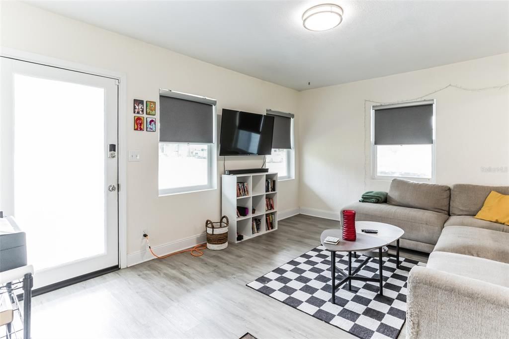 Active With Contract: $175,000 (3 beds, 1 baths, 952 Square Feet)