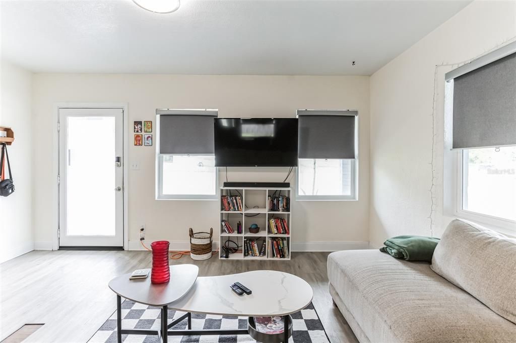 Active With Contract: $175,000 (3 beds, 1 baths, 952 Square Feet)