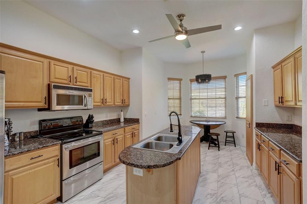 Active With Contract: $864,900 (4 beds, 3 baths, 2806 Square Feet)