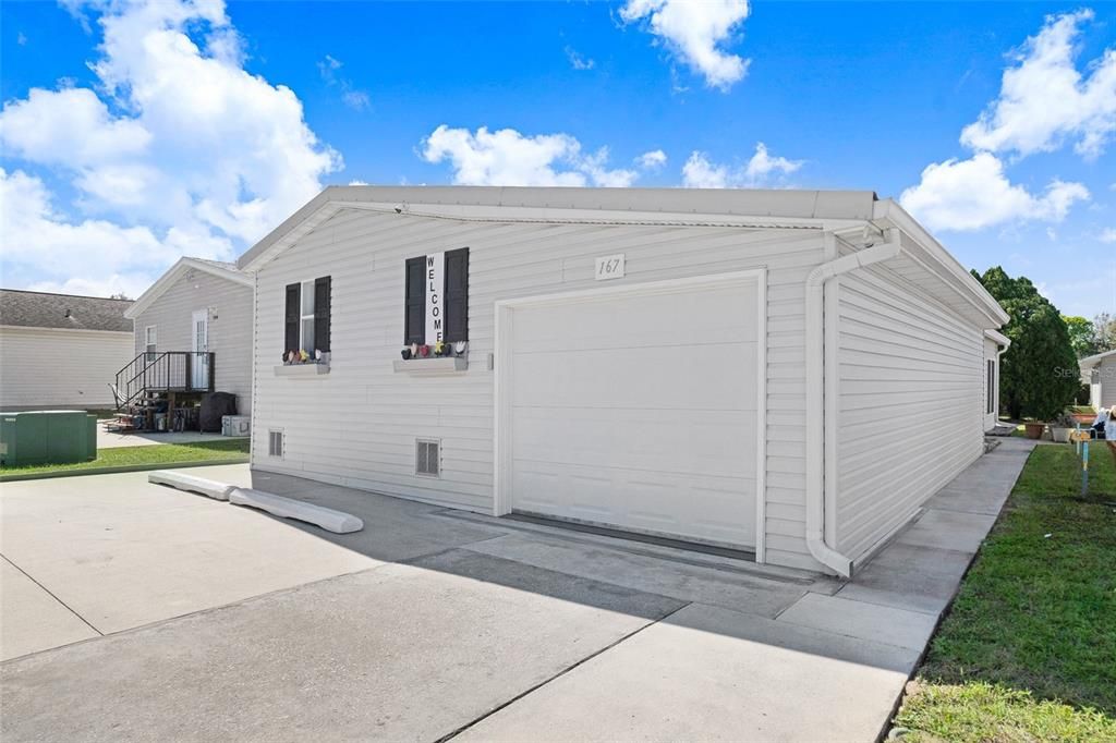 Active With Contract: $224,900 (3 beds, 2 baths, 1146 Square Feet)