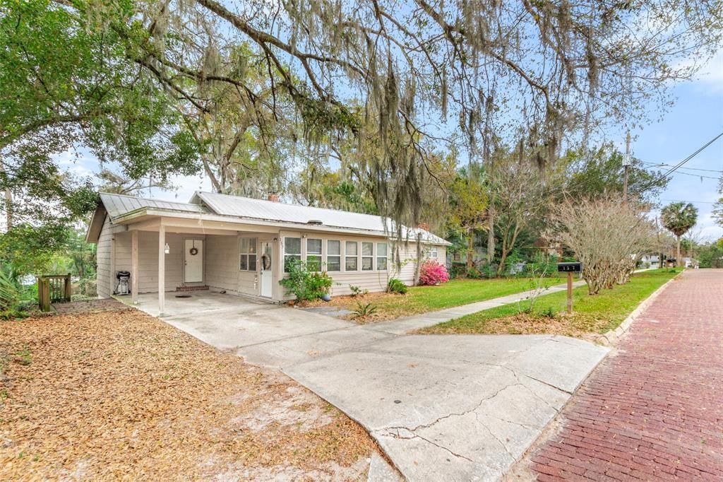 Recently Sold: $250,000 (3 beds, 2 baths, 1325 Square Feet)