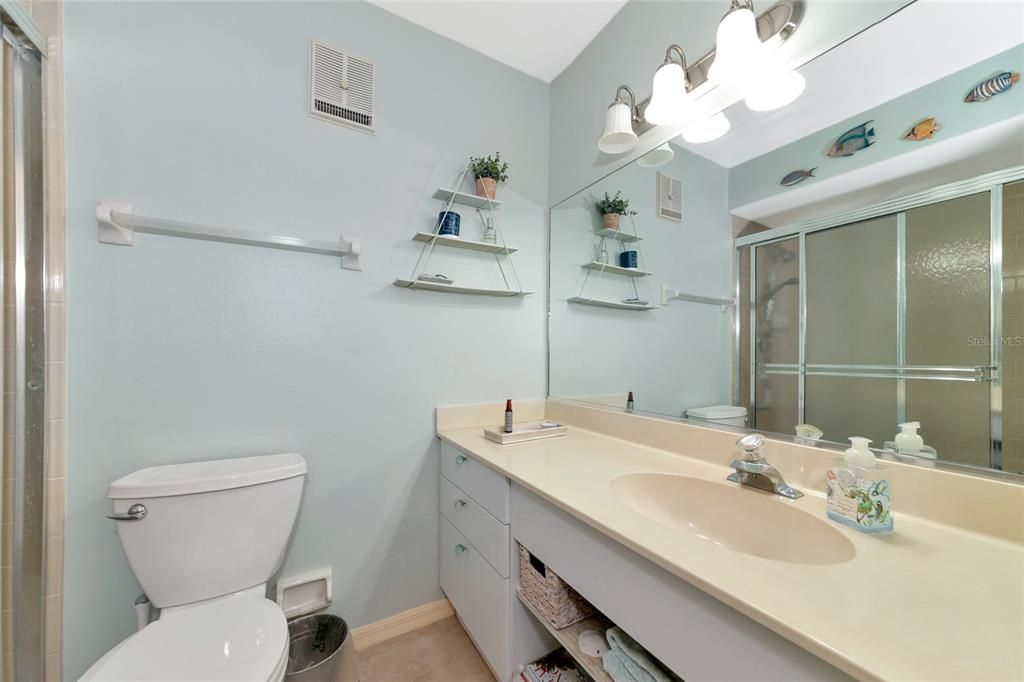 For Sale: $367,900 (2 beds, 2 baths, 1096 Square Feet)