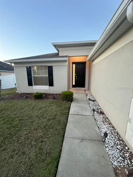 Recently Rented: $2,350 (4 beds, 2 baths, 1604 Square Feet)
