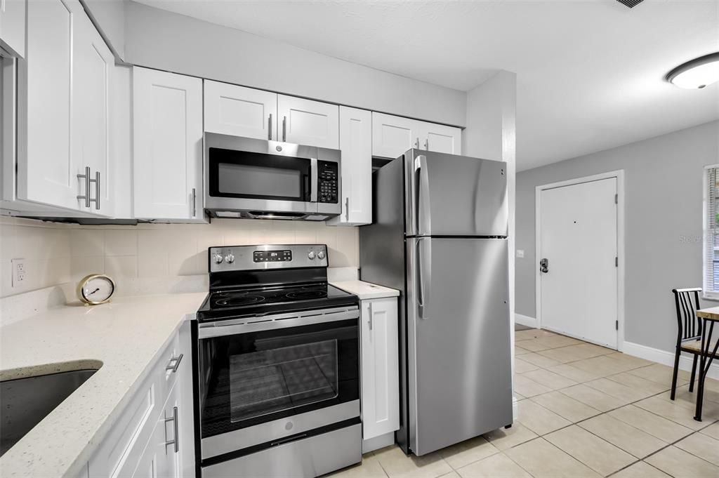 Recently Rented: $1,295 (2 beds, 1 baths, 910 Square Feet)