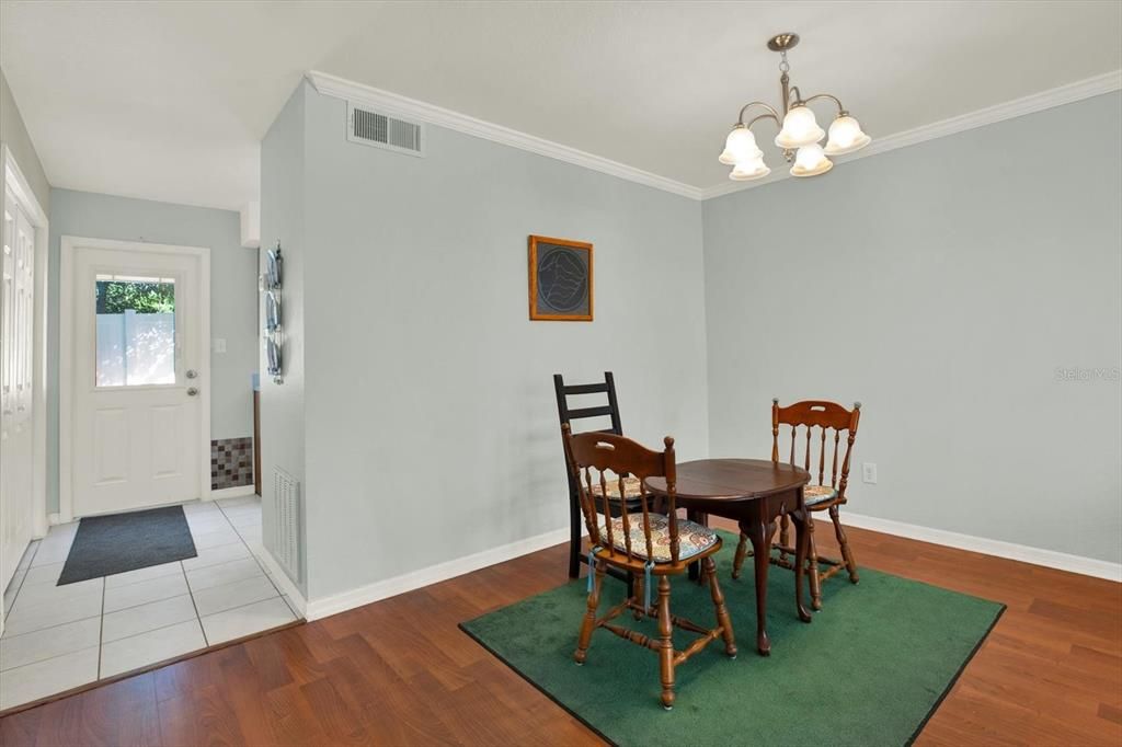 Recently Sold: $185,000 (2 beds, 1 baths, 1051 Square Feet)