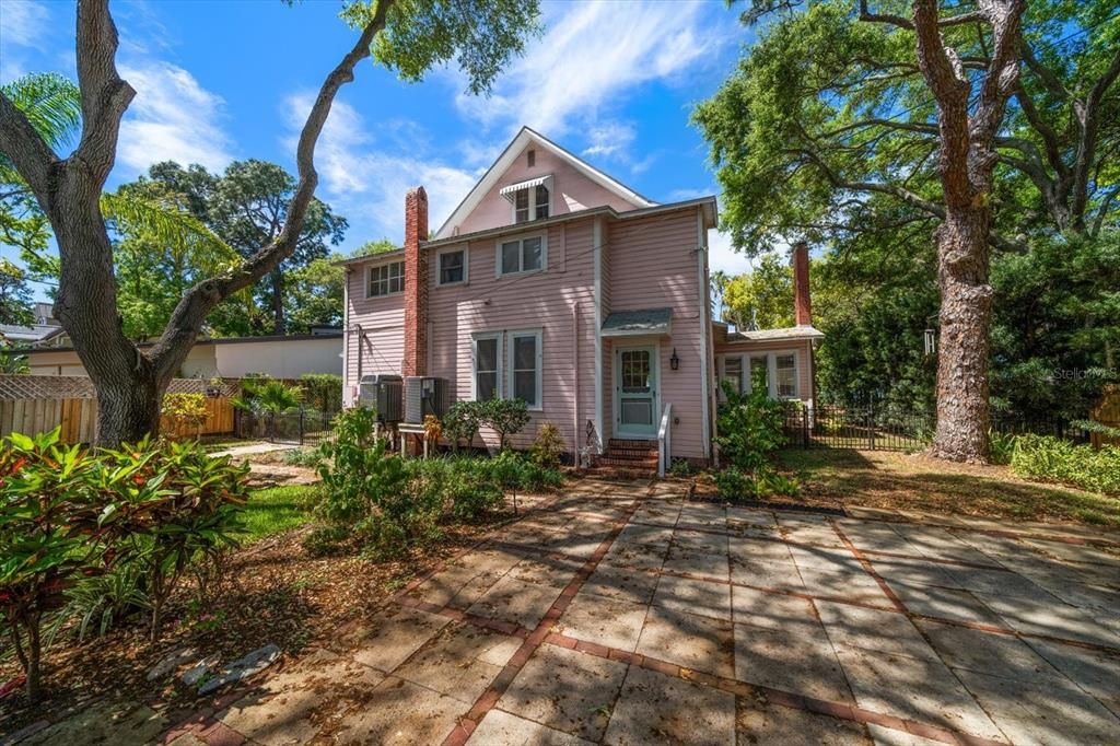 Recently Sold: $3,000,000 (5 beds, 3 baths, 3465 Square Feet)