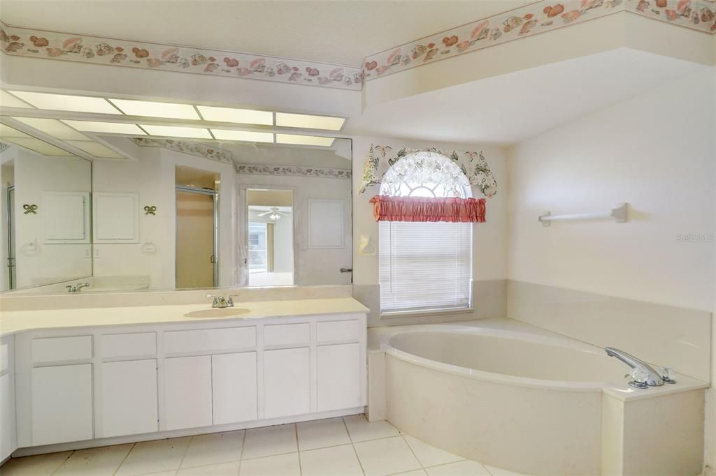 最近售出: $450,000 (3 贝兹, 2 浴室, 1986 平方英尺)