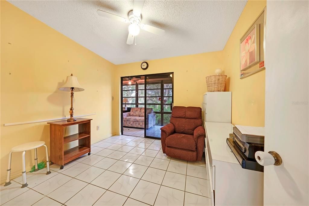 For Sale: $174,900 (2 beds, 2 baths, 827 Square Feet)