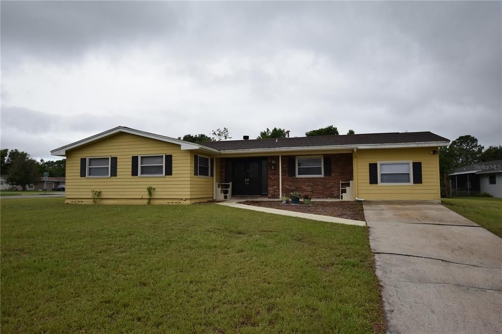 Active With Contract: $1,800 (4 beds, 2 baths, 1480 Square Feet)