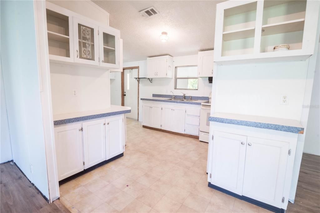 Recently Sold: $114,900 (3 beds, 2 baths, 1152 Square Feet)