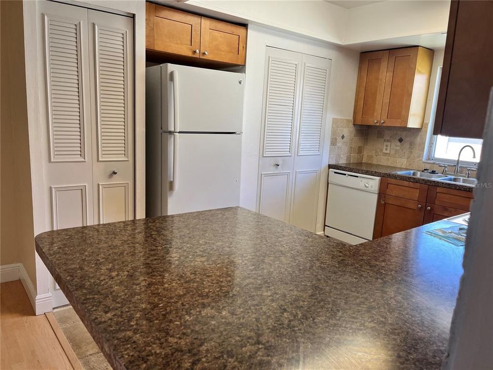 For Sale: $117,500 (1 beds, 1 baths, 669 Square Feet)