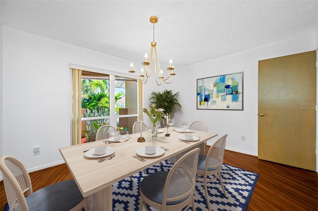 VIRTUALLY STAGED -Formal Dining