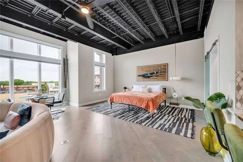 Active With Contract: $385,000 (1 beds, 1 baths, 860 Square Feet)