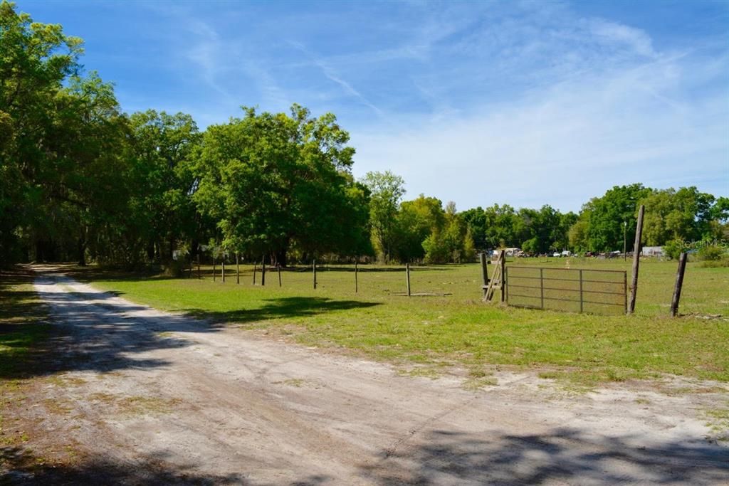 For Sale: $225,000 (3 beds, 2 baths, 1464 Square Feet)