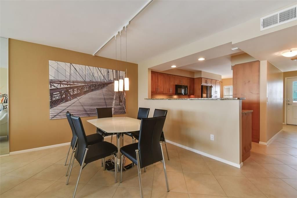 For Sale: $549,000 (2 beds, 2 baths, 1255 Square Feet)