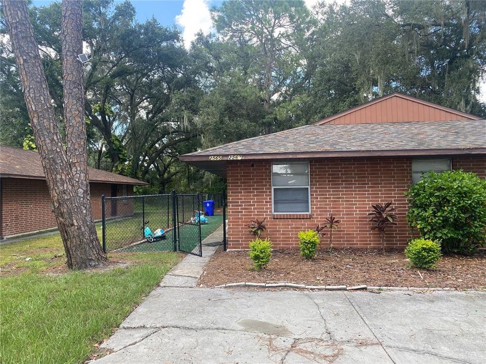Recently Rented: $1,250 (2 beds, 1 baths, 960 Square Feet)