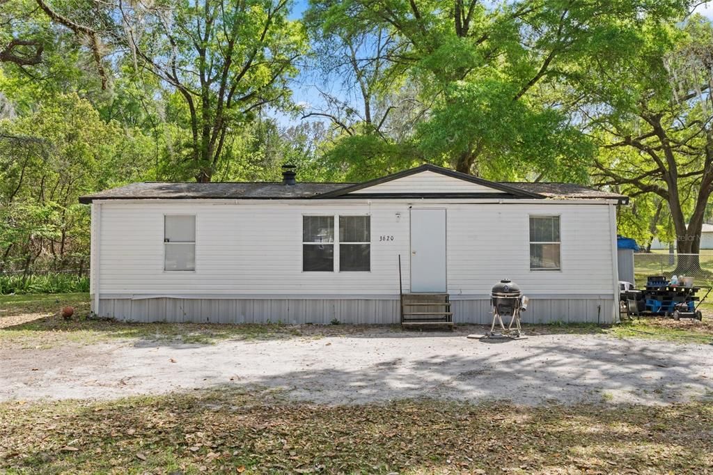 For Sale: $119,900 (3 beds, 2 baths, 960 Square Feet)