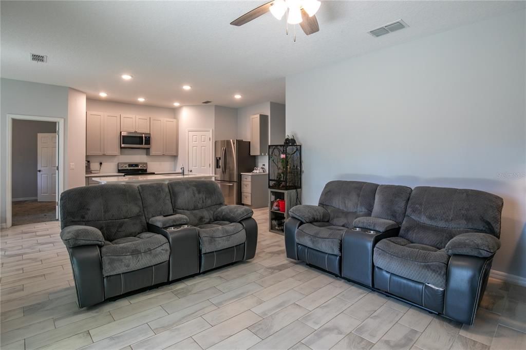 Recently Sold: $368,000 (3 beds, 2 baths, 1552 Square Feet)