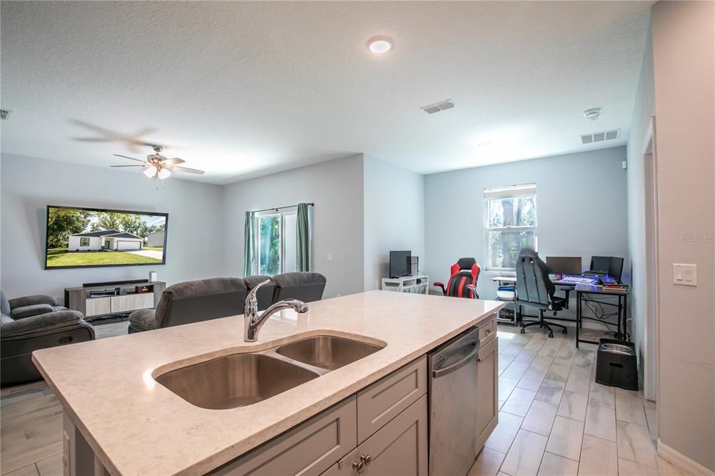 Recently Sold: $368,000 (3 beds, 2 baths, 1552 Square Feet)