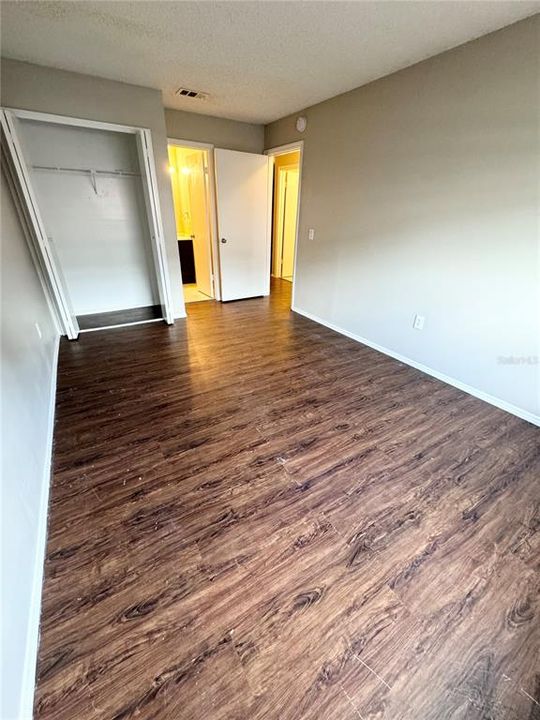 Active With Contract: $129,900 (2 beds, 2 baths, 1036 Square Feet)