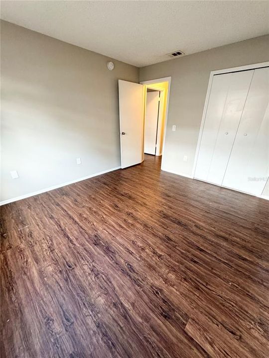 Active With Contract: $129,900 (2 beds, 2 baths, 1036 Square Feet)