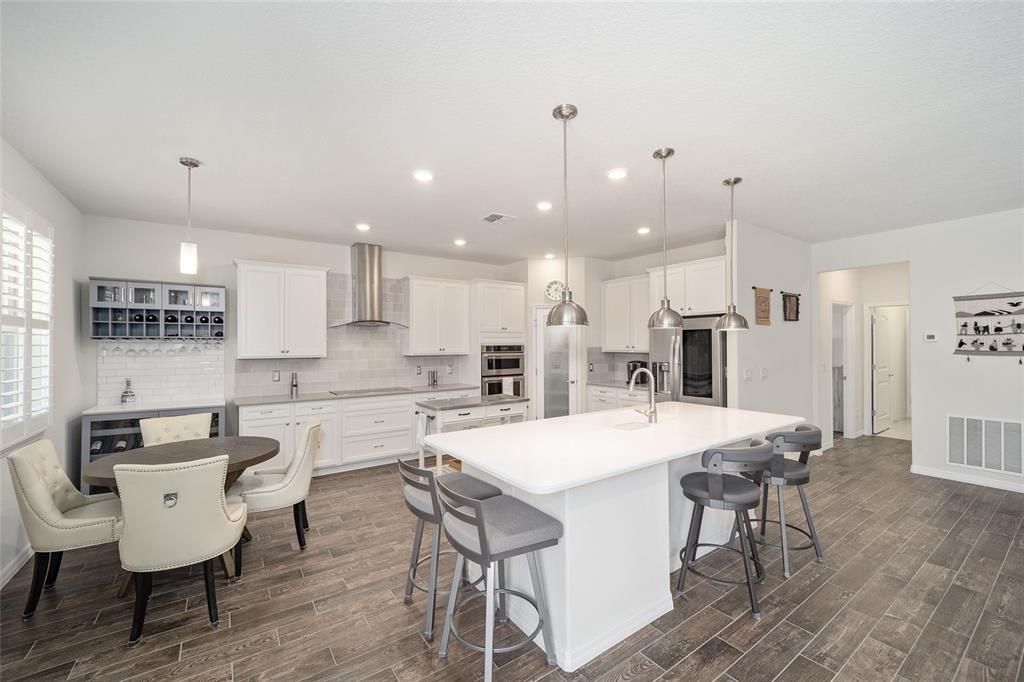 Recently Sold: $629,000 (3 beds, 3 baths, 2397 Square Feet)