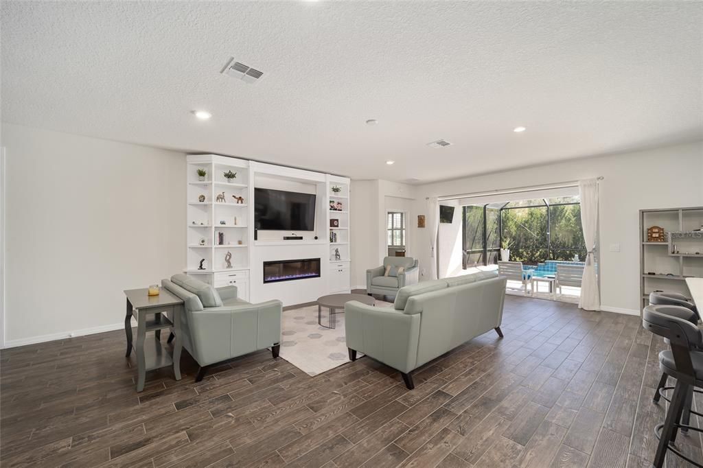 Active With Contract: $629,000 (3 beds, 3 baths, 2397 Square Feet)