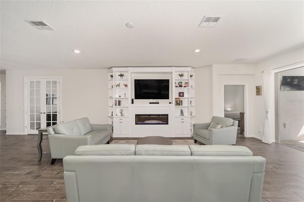 Active With Contract: $629,000 (3 beds, 3 baths, 2397 Square Feet)