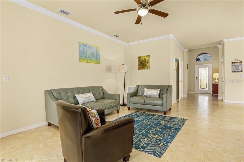 Recently Sold: $400,000 (3 beds, 2 baths, 1677 Square Feet)