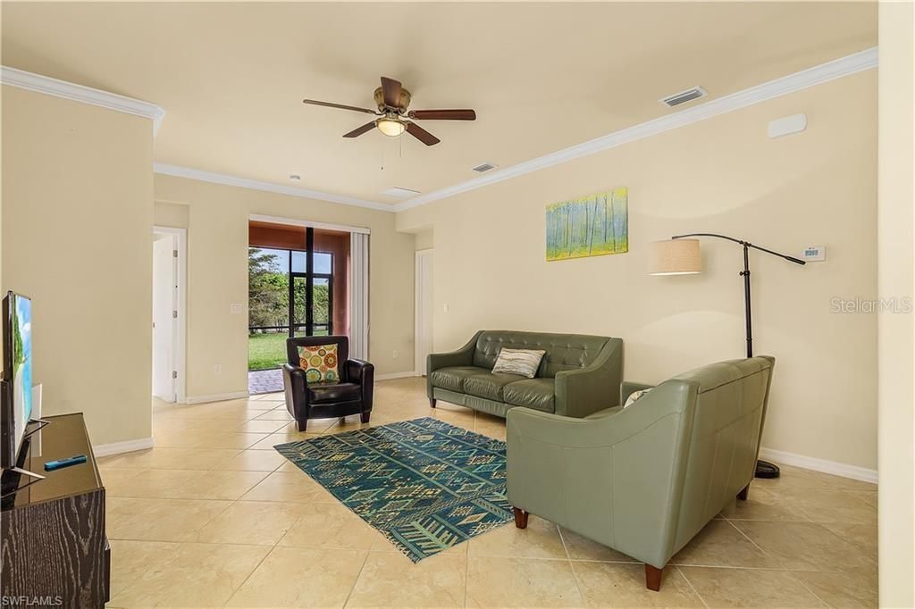 Recently Sold: $400,000 (3 beds, 2 baths, 1677 Square Feet)
