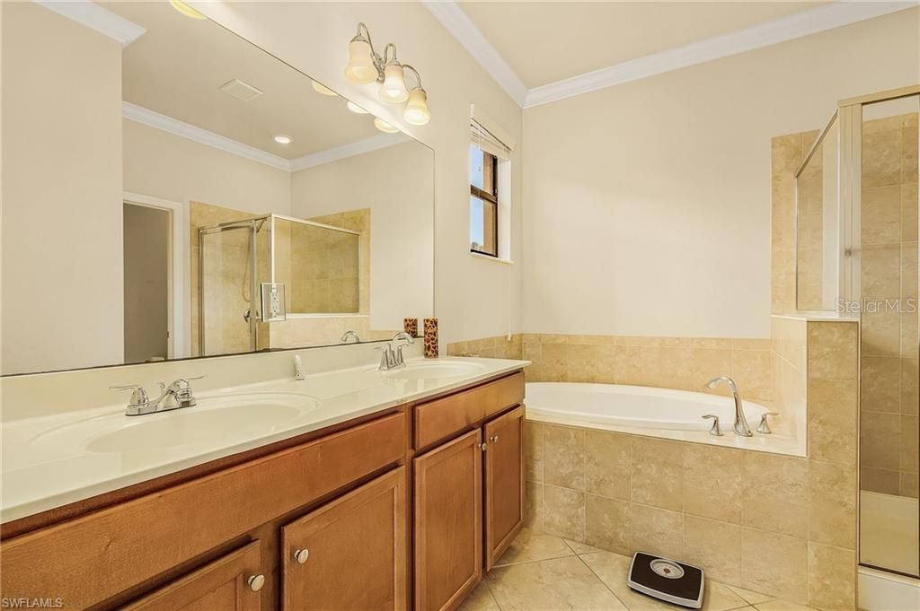 最近售出: $400,000 (3 贝兹, 2 浴室, 1677 平方英尺)