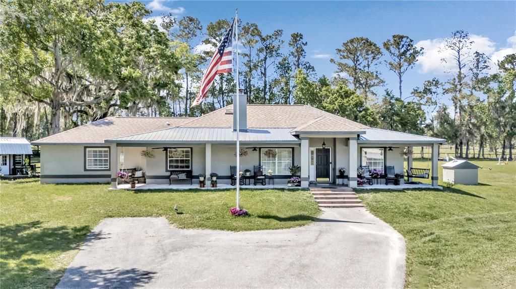 Recently Sold: $2,990,000 (3 beds, 2 baths, 2106 Square Feet)