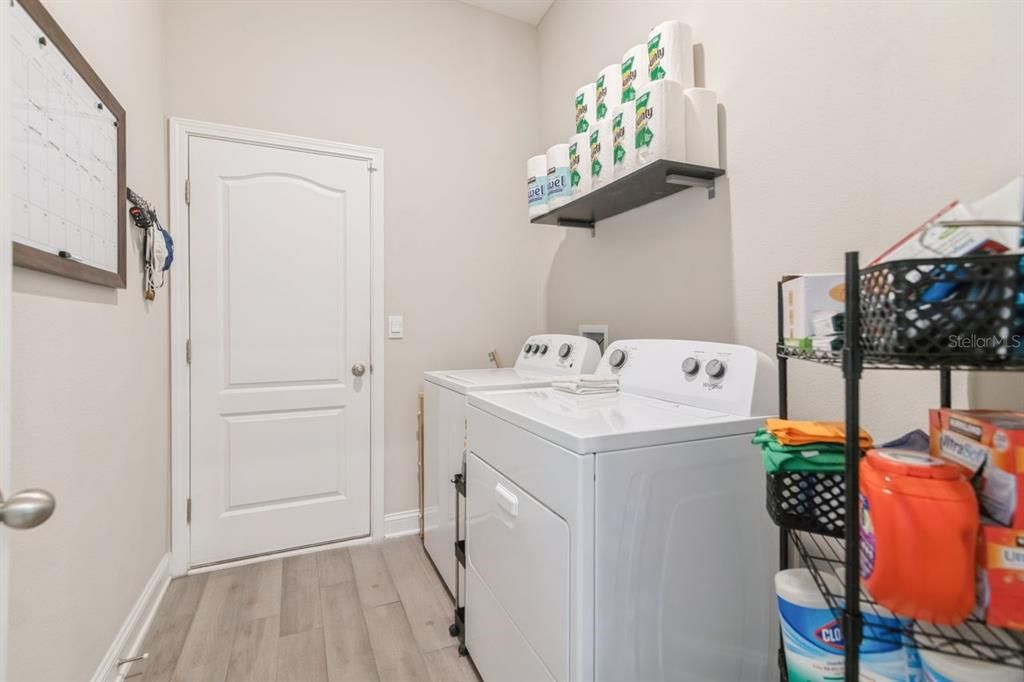 For Sale: $399,000 (3 beds, 2 baths, 1709 Square Feet)