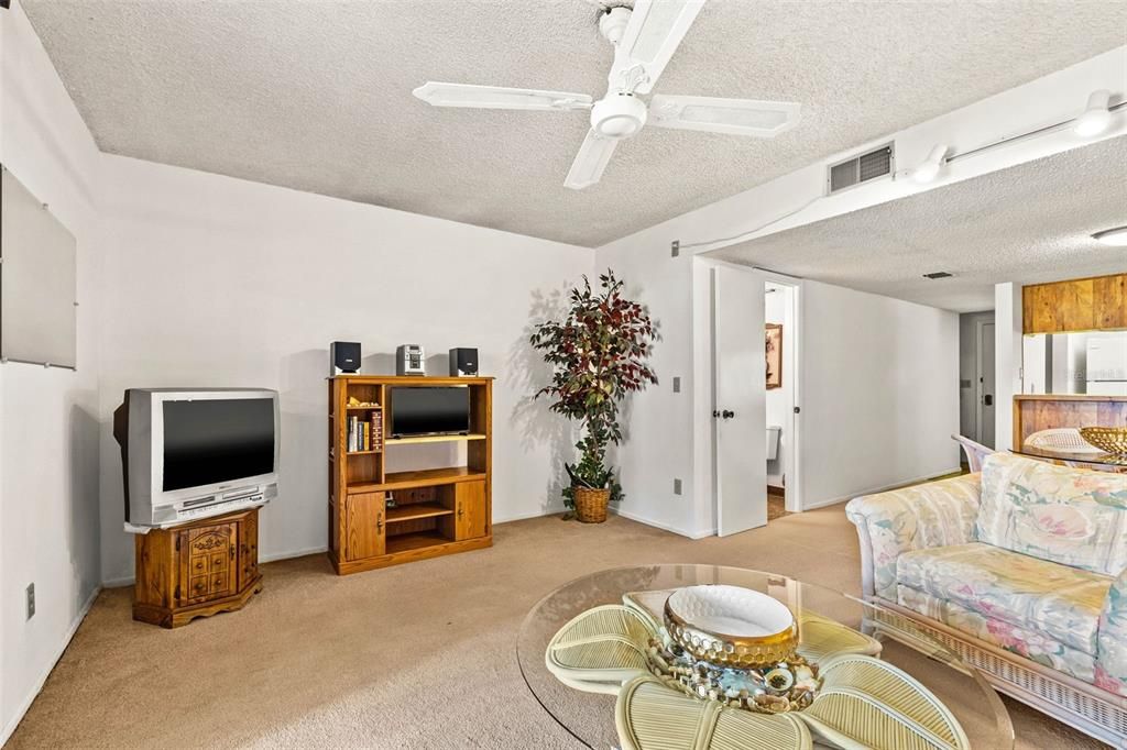 Active With Contract: $175,000 (2 beds, 1 baths, 1015 Square Feet)