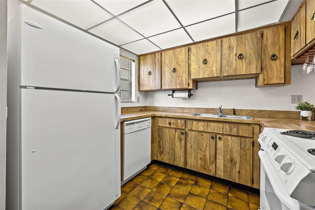 Active With Contract: $175,000 (2 beds, 1 baths, 1015 Square Feet)